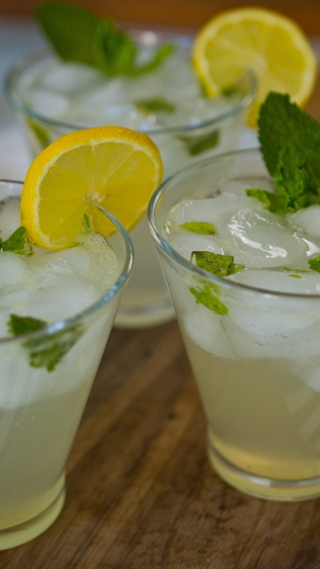 Sparkling Lemon Mint Mocktail